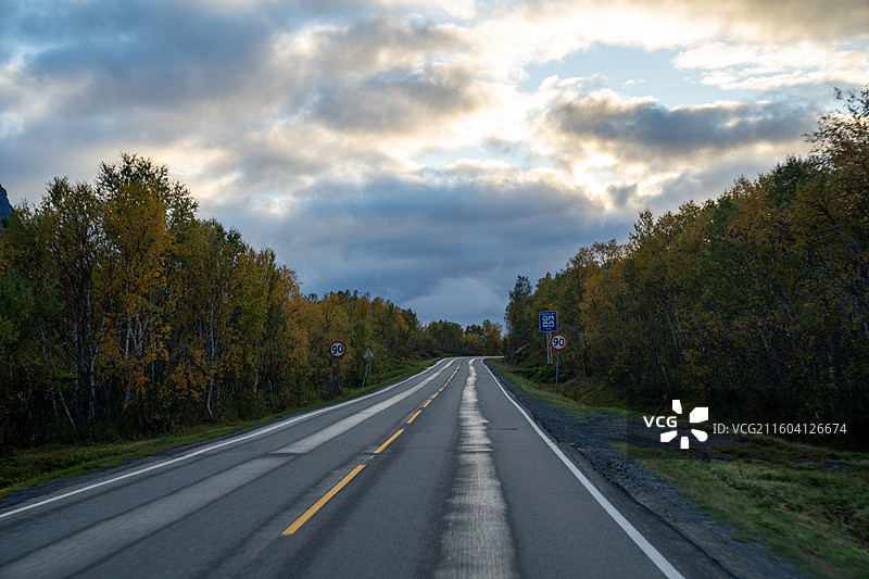 特罗姆瑟通往纳尔维克的公路风光图片素材
