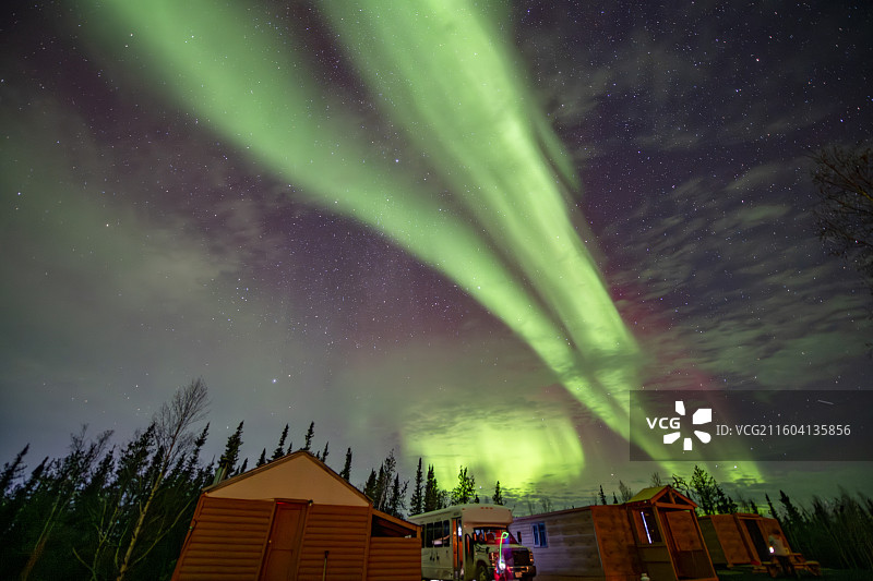 十月的黄刀极光图片素材