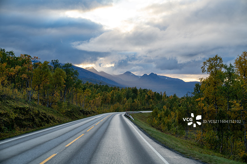 特罗姆瑟通往纳尔维克的公路风光图片素材