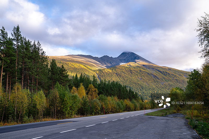 特罗姆瑟通往纳尔维克的公路风光图片素材