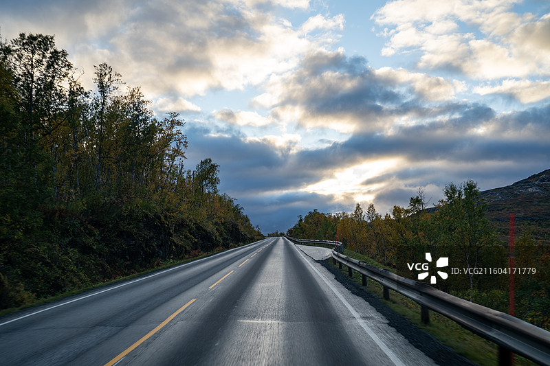 特罗姆瑟通往纳尔维克的公路风光图片素材
