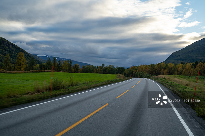 特罗姆瑟通往纳尔维克的公路风光图片素材