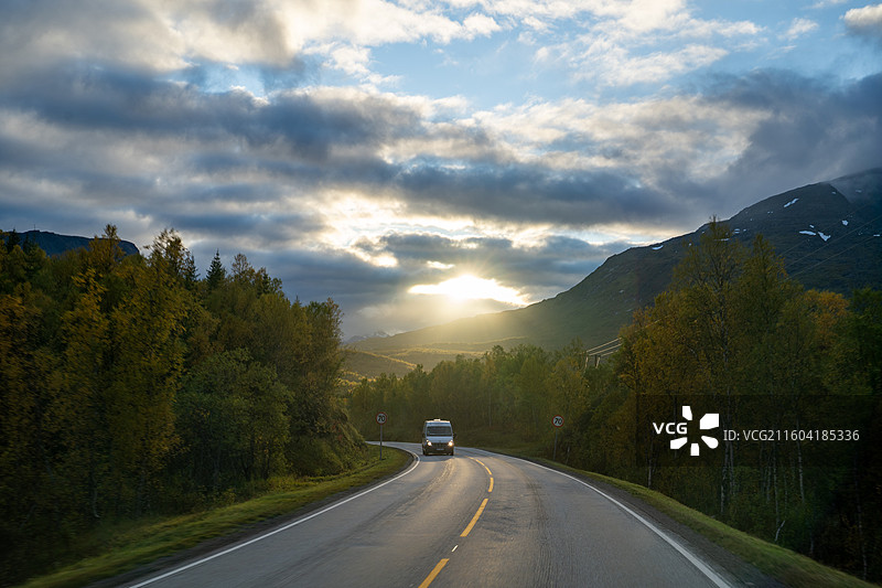 特罗姆瑟通往纳尔维克的公路风光图片素材