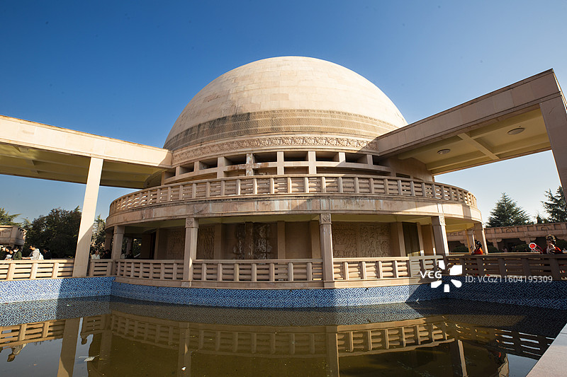 洛阳白马寺内的印度风格佛殿苑图片素材