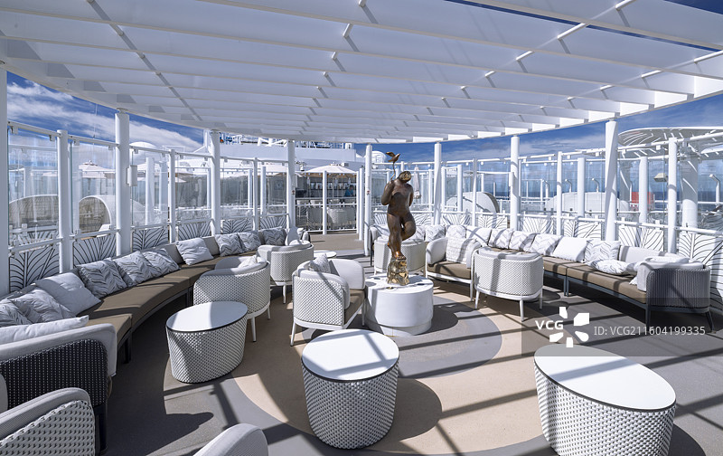 国产首艘大型豪华邮轮爱达·魔都号掠影图片素材