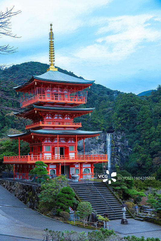 日本那智大社三重塔飞龙瀑布图片素材