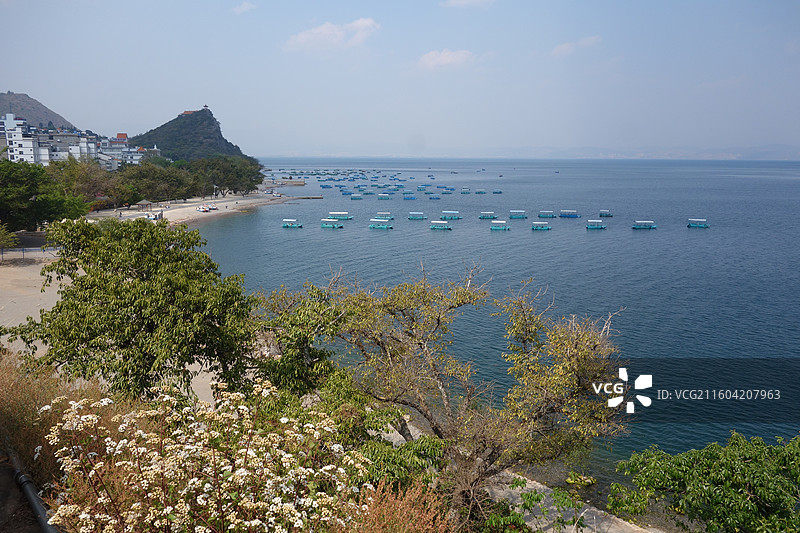 云南省玉溪市抚仙湖：禄充风景区笔架山图片素材