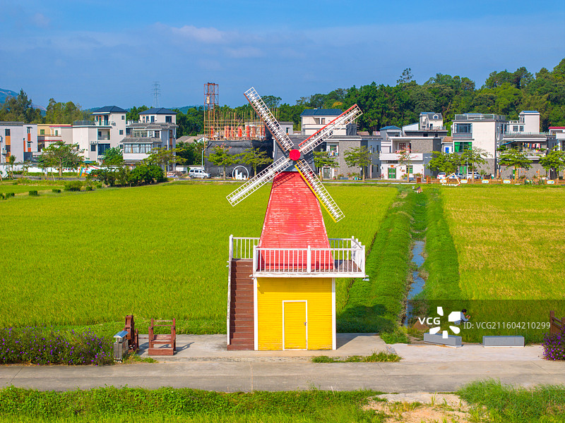 乡村田园风光和风车图片素材