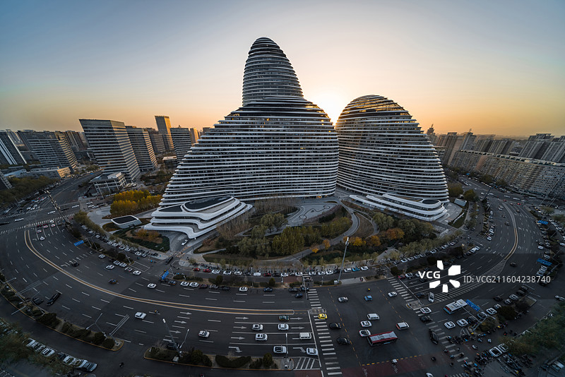 北京望京现代建筑外部和公路环岛全景图片素材