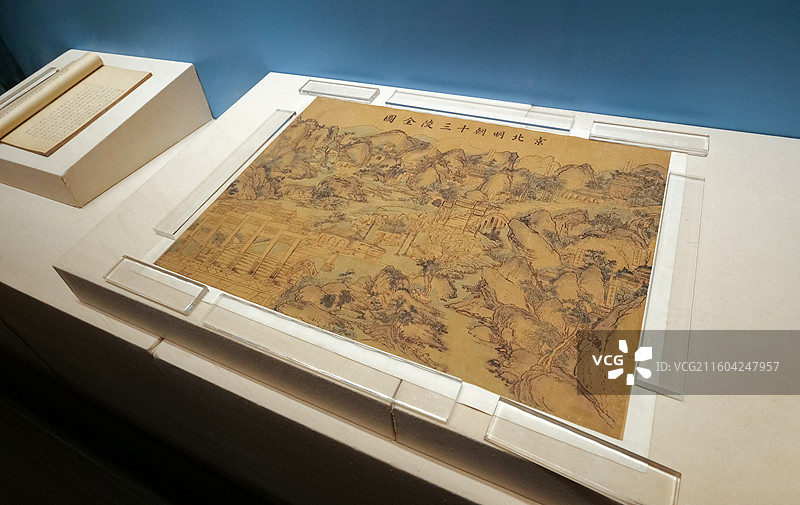 《京北明朝十三陵全图》 民国初年石印本 国家典籍博物馆“《永乐大典》的回归和再造”展图片素材