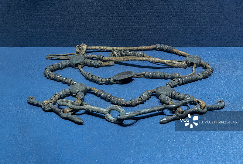 辽宁省沈阳博物馆“沈阳历史陈列”：铜马辔头（东周，于洪区郑家洼子出土）图片素材