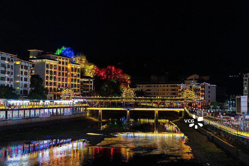 湖南怀化通道侗族自治县双江河风雨桥夜景图片素材
