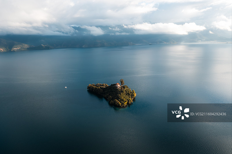 镜子上的洛克岛图片素材