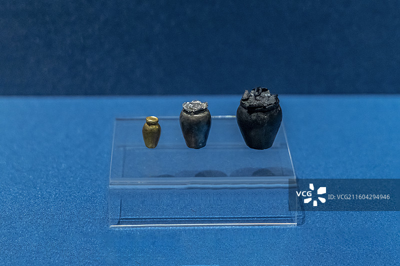 辽宁省沈阳博物馆“沈阳历史陈列”：金、银、铜舍利罐（辽，新民辽滨塔出土）图片素材