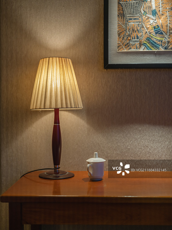 宾馆客房照明的台灯图片素材