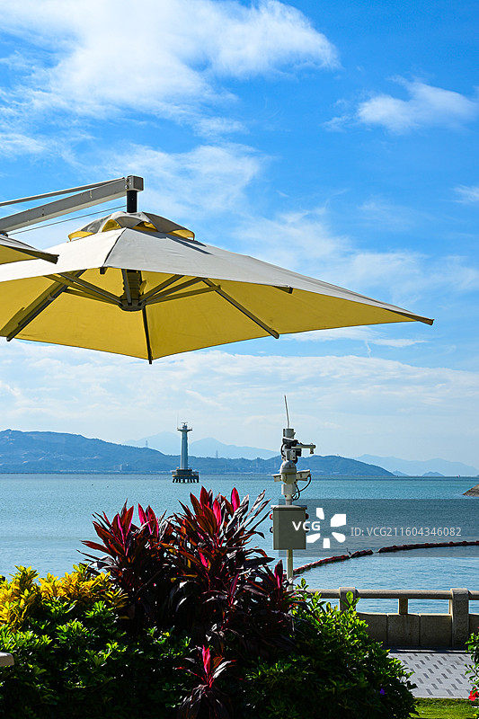 深圳蛇口太子湾海滨公园海边遮阳伞风光图片素材