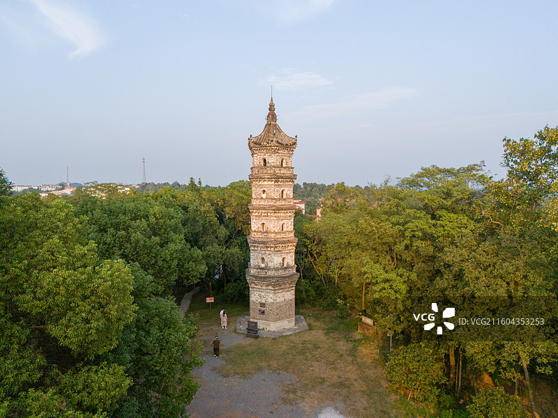 安徽省池州市东至县东流镇长江东流双塔秀峰塔天然塔航拍图片素材