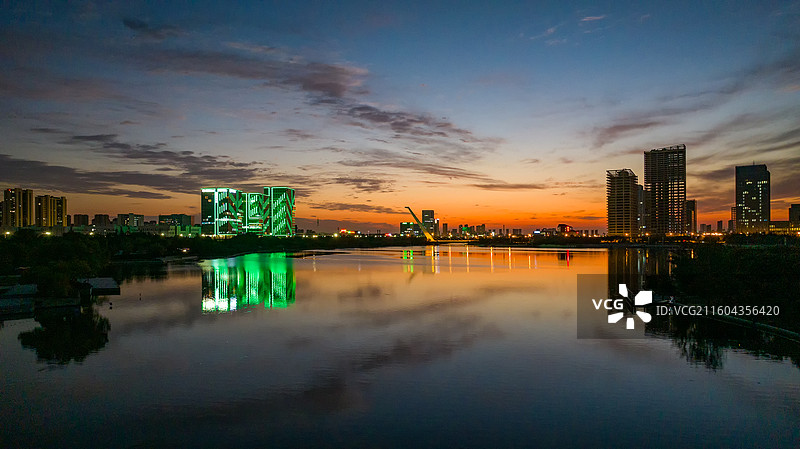 航拍青岛高新区智力岛夜景夕阳图片素材
