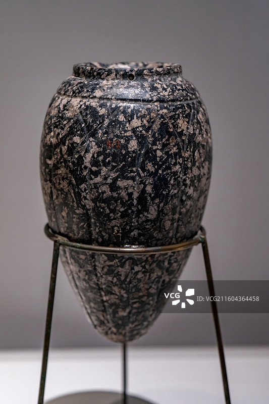 伊拉克利翁考古博物馆藏石质容器图片素材