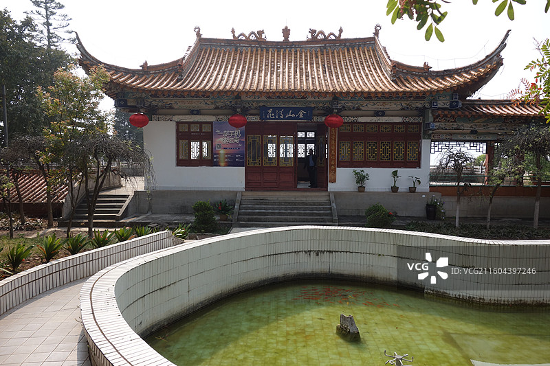 云南省玉溪市抚仙湖：孤山岛放生池图片素材