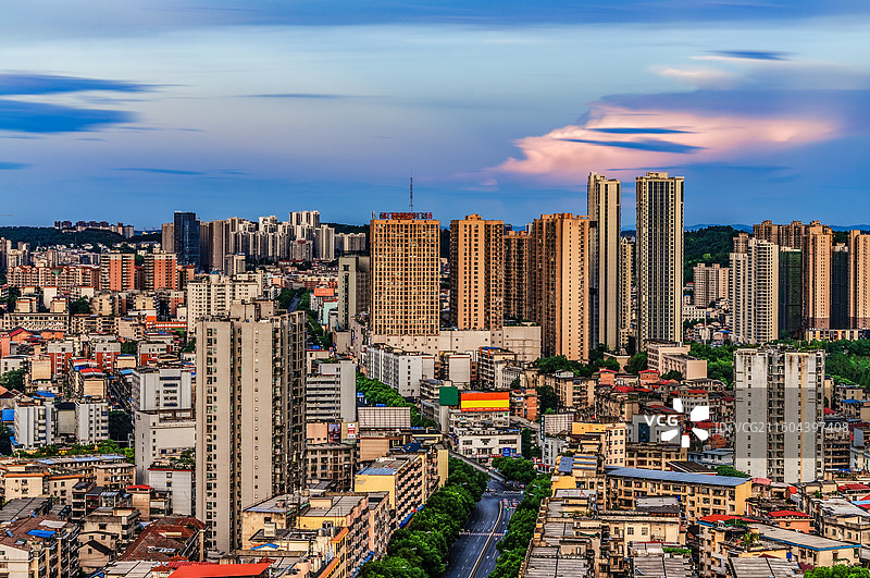 湖南省邵阳市大祥区市区全景夕阳下的城市日落夜景图片素材