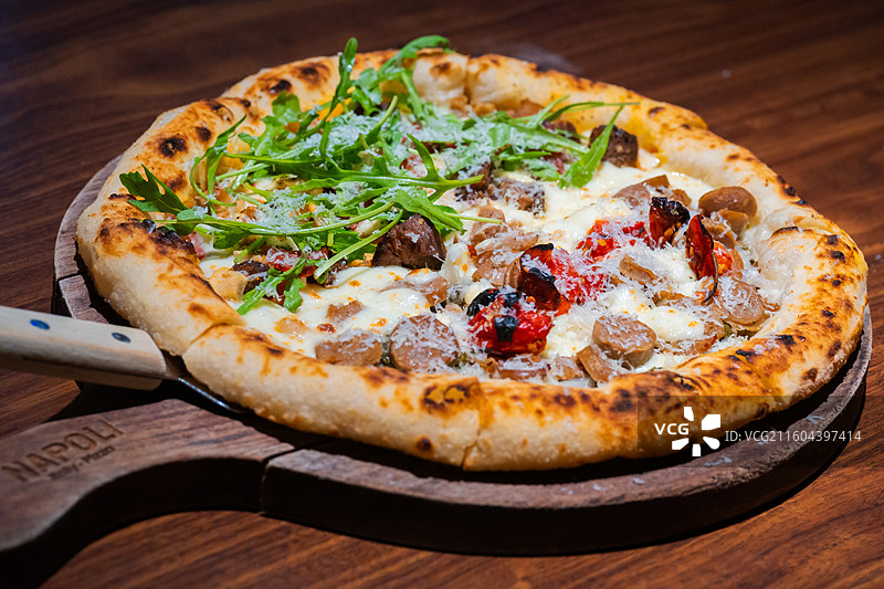 意大利窑炉披萨 芝麻菜牛肉 薄饼 芸芥图片素材