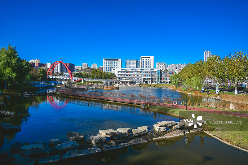 大连理工大学校园人工湖凌水湖图片素材