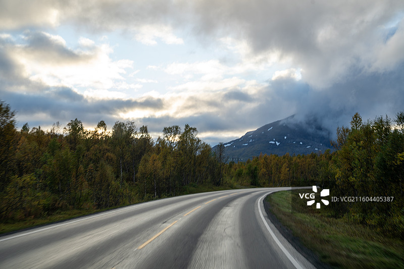 特罗姆瑟通往纳尔维克的公路风光图片素材
