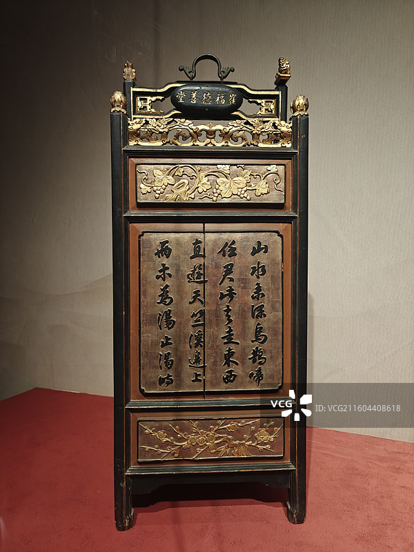 潮州市博物馆-清代-金漆木雕“崔福德善堂”出游木橱图片素材