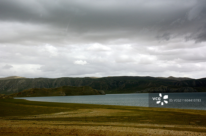 西藏那曲色林错湖班戈县与申扎县交界处沿途自然风光图片素材