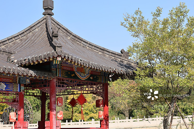 江南水乡古镇民居石桥倒影广富林城皇庙文昌阁秋景特写图片素材