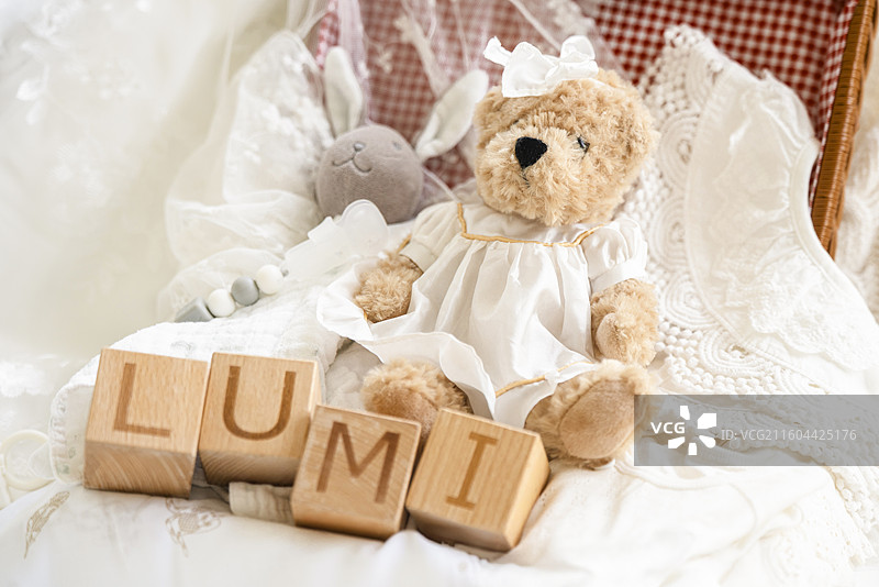 新生儿礼品篮橱窗展示装饰与布置设计图片素材