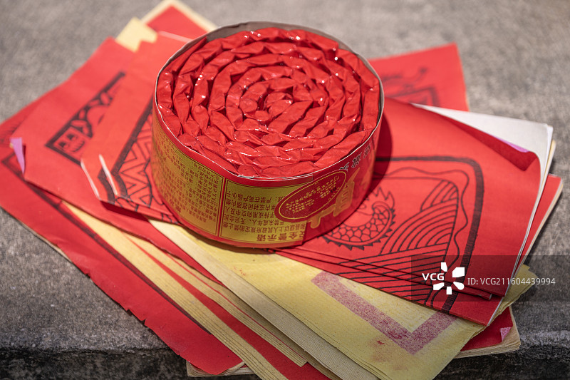 传统喜庆节日之香烛和炮竹图片素材