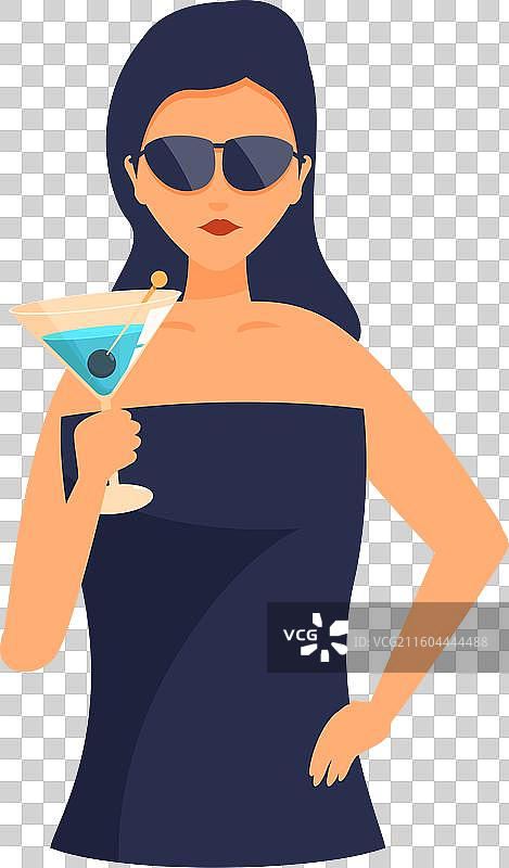 优雅的女士在派对上举着蓝色鸡尾酒杯图片素材