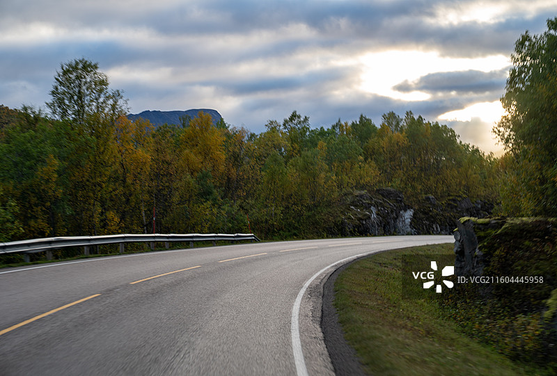 特罗姆瑟通往纳尔维克的公路风光图片素材