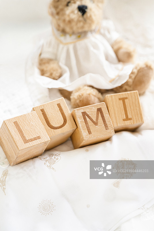 新生儿礼品篮橱窗展示装饰与布置设计图片素材