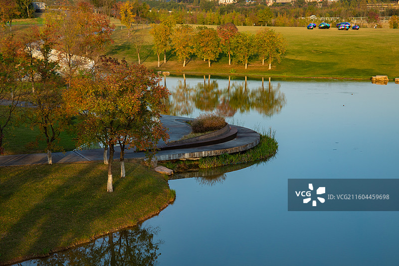 湖北宜昌点军区卷桥河湿地公园湖边风景图片素材