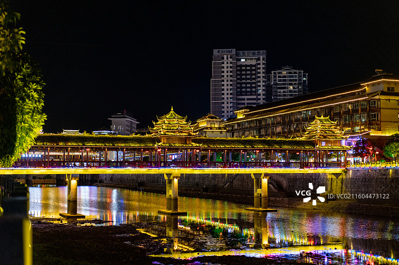 湖南怀化通道侗族自治县双江河风雨桥夜景图片素材