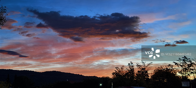 希腊色萨利大区特里卡拉州，卡兰巴卡清晨图片素材