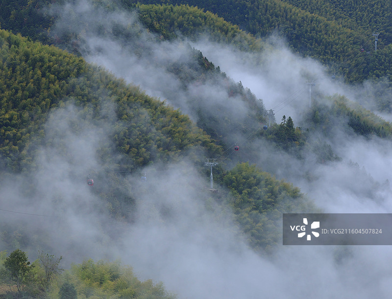 山间云雾，拍摄于浙江省丽水市云和县云和梯田景区图片素材