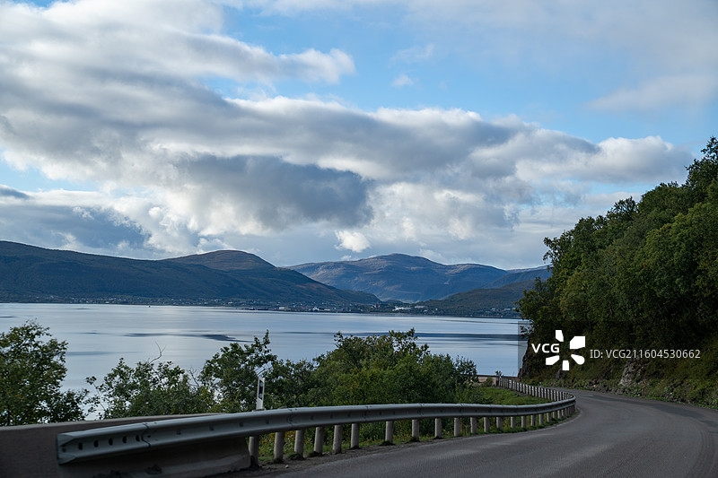 挪威诺尔兰郡纳尔维克通往雷纳的公路自然风光图片素材