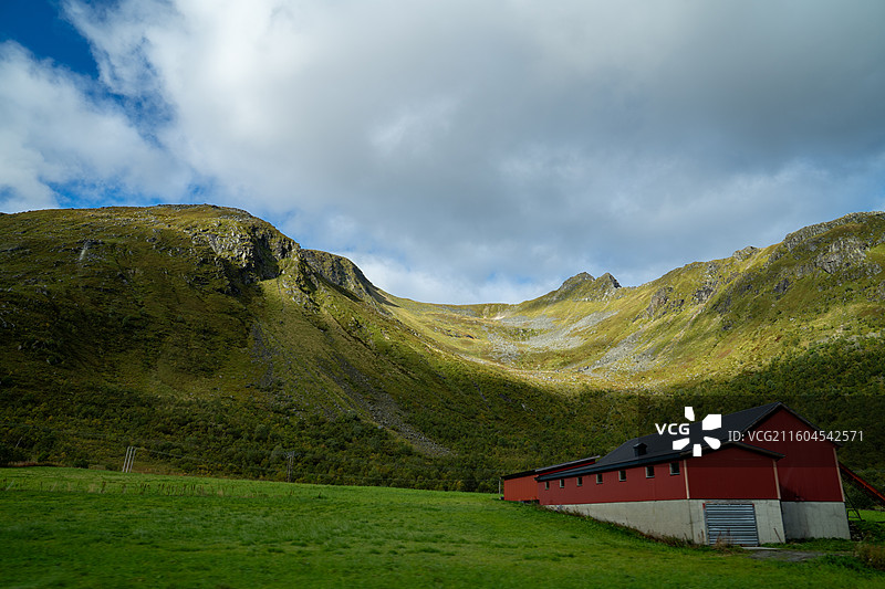 挪威诺尔兰郡纳尔维克通往雷纳的公路自然风光图片素材