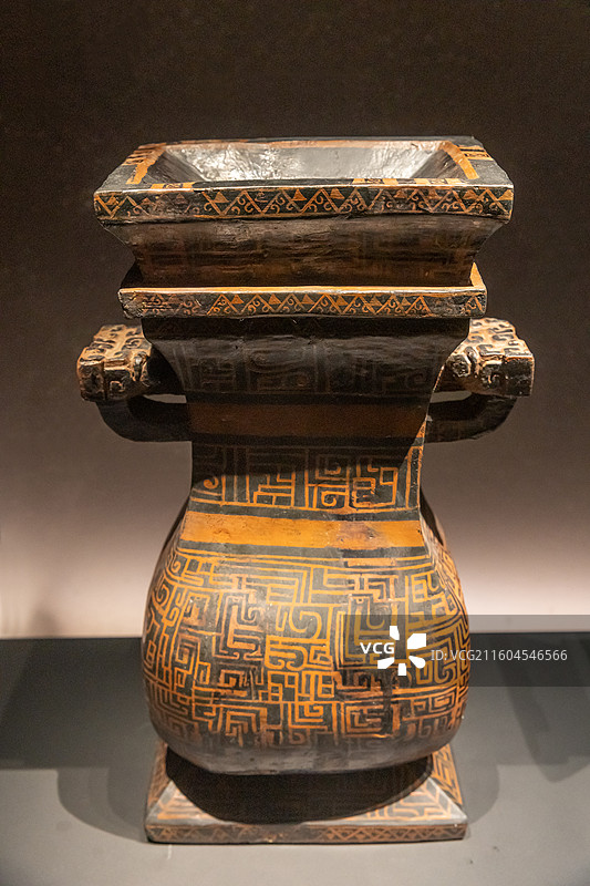湖北省博物馆彩绘漆木方壶春秋时期1988年当阳赵巷4号墓出土图片素材