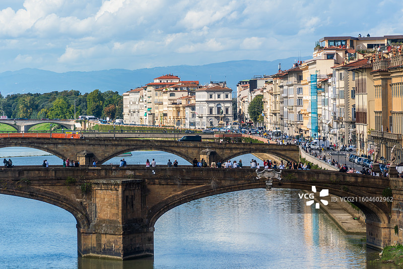 佛罗伦萨阿尔诺河上的古桥图片素材