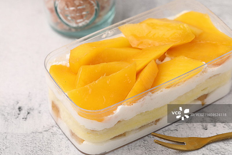 鲜芒果盒子蛋糕图片素材