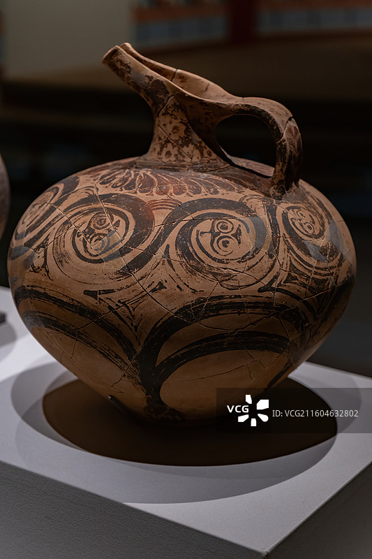 霍拉考古博物馆藏带喙壶图片素材