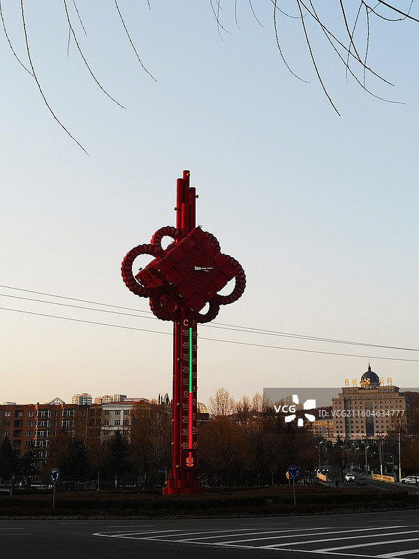 绥芬河市地标红色温度计图片素材