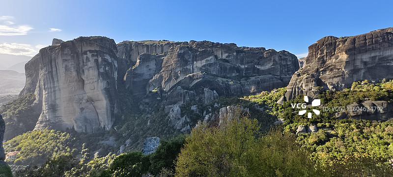 希腊色萨利大区特里卡拉州～天空之城·梅黛奥拉-矗立的巨型砂岩柱图片素材