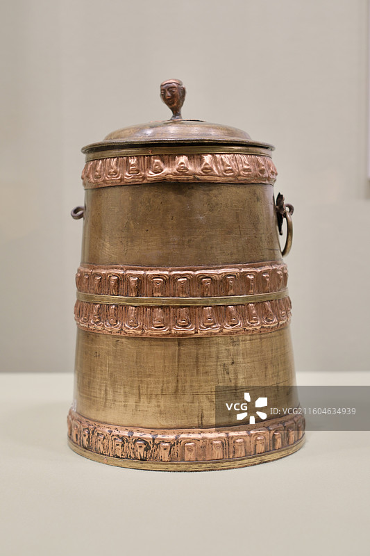 民国 铜奶桶，鄂尔多斯市博物院藏，上海历史博物馆，鄂尔多斯草原文化展图片素材