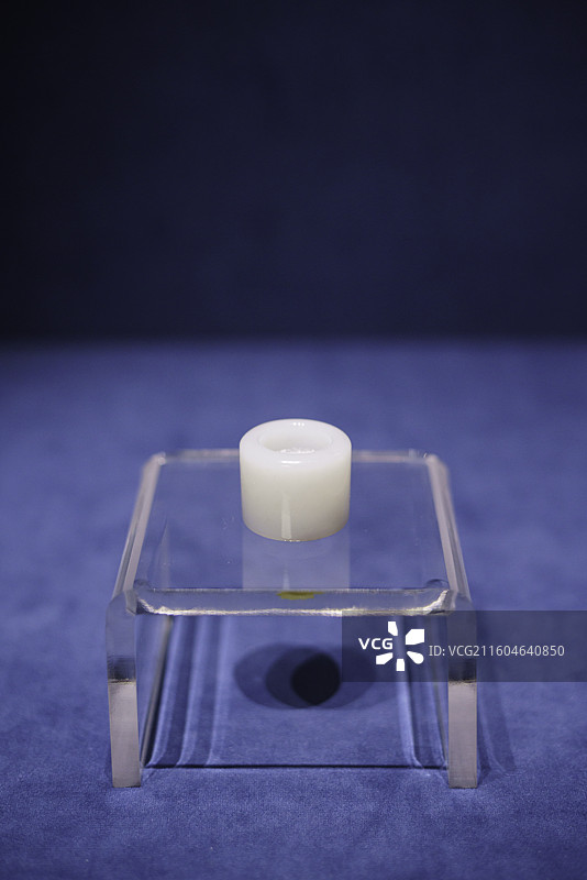 天津博物馆展览重要藏品——清代白玉扳指图片素材